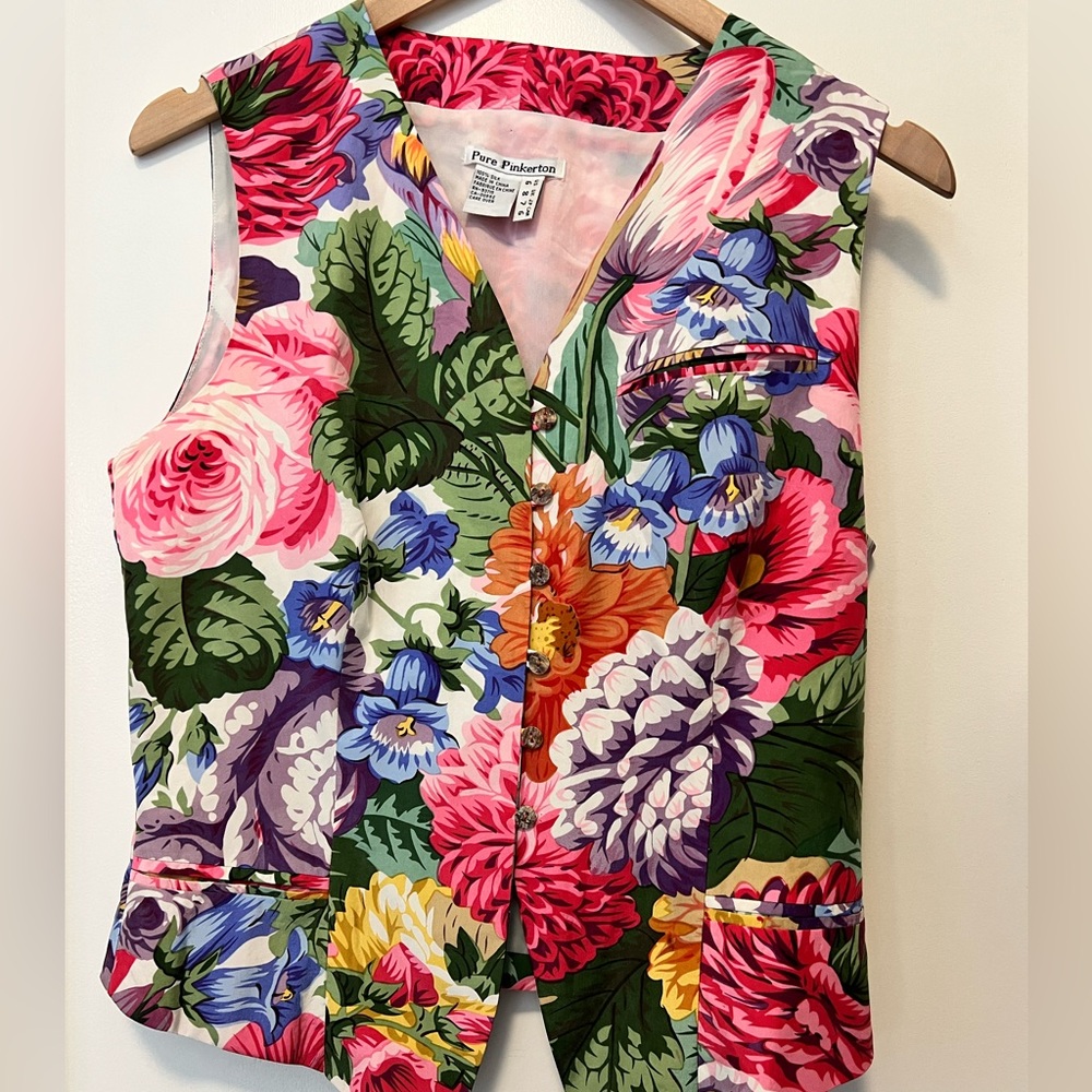 Small flower vest in silk